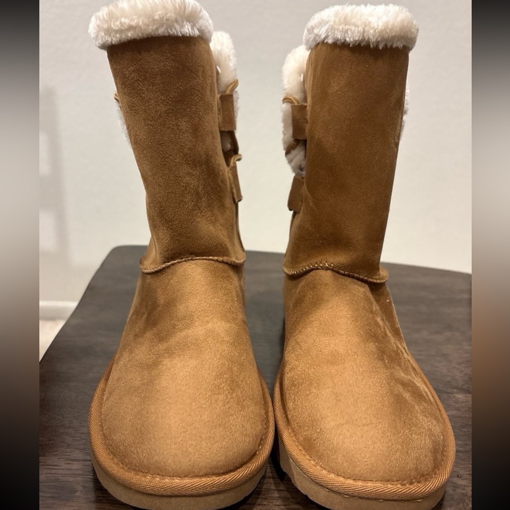 Boots - Picture 3 of 4